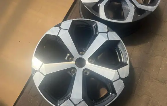 Dacia Duster III R18 alloy rim 