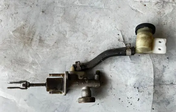 Nissan Almera N16 Clutch master cylinder