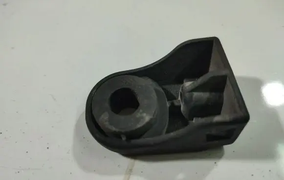 Peugeot 406 Radiator mount bracket 9628677880