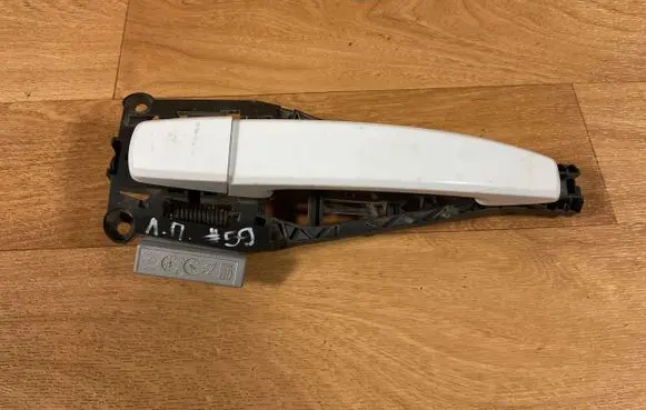 Opel Meriva B Front door exterior handle 13271969