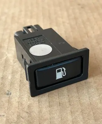 Toyota Avensis T250 Fuel tank opening switch 156795