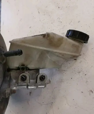 Toyota Yaris Master brake cylinder