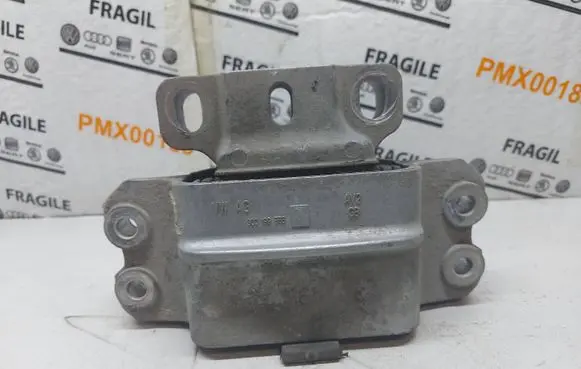 Volkswagen Golf V Engine mount bracket 3C0199555
