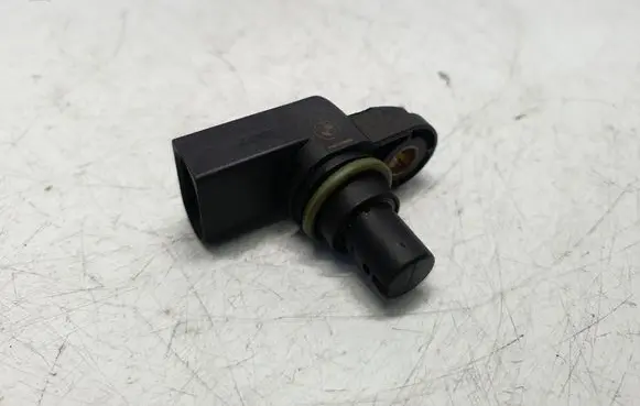 BMW 5 E39 Camshaft position sensor 2249320 13622249320