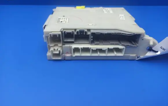 Lexus IS 220D-250-350 Fuse module 8273053050 6G140180 06026F27