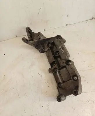 Volvo XC90 A/C compressor mount bracket 8642196