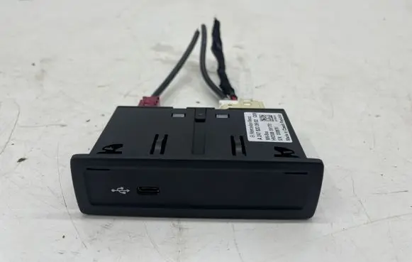 Mercedes-Benz CLA C118 X118 USB socket connector A2478203902