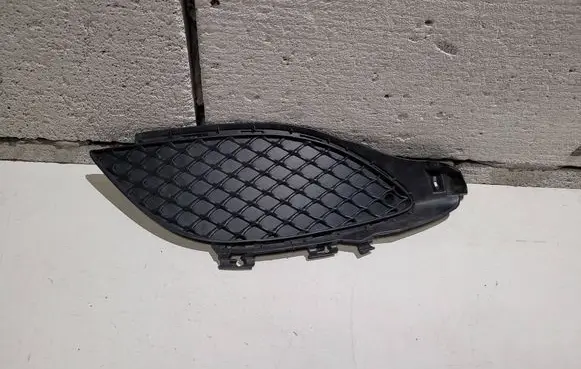Mercedes-Benz A W176 Front bumper lower grill A1768850322