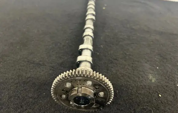 BMW 5 E60 E61 Camshaft 7791580 050411951 6634701