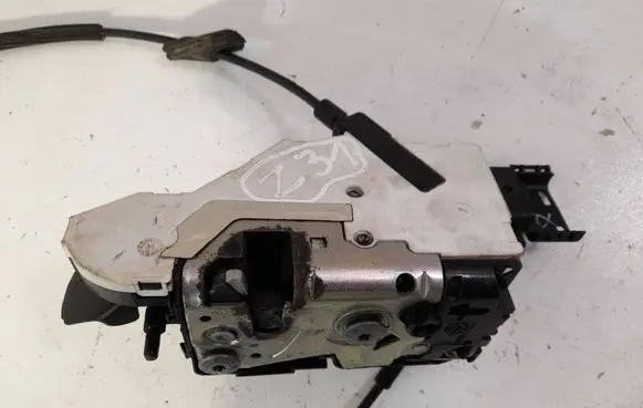 Peugeot 207 Front door lock 24087158