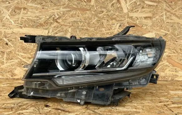 Toyota Land Cruiser (J150) Headlight/headlamp 27024020