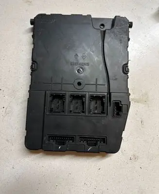 Renault Megane II Comfort/convenience module 8200525388