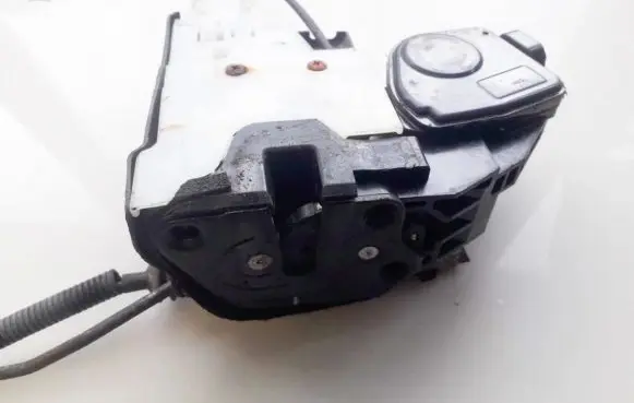 KIA Sportage Front door lock 813101f020