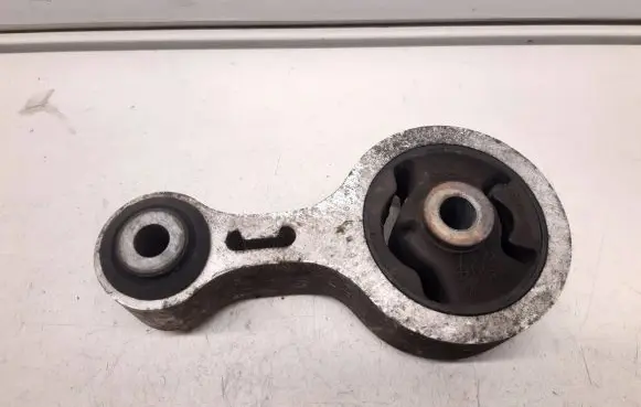 Mazda 6 Engine mounting bracket