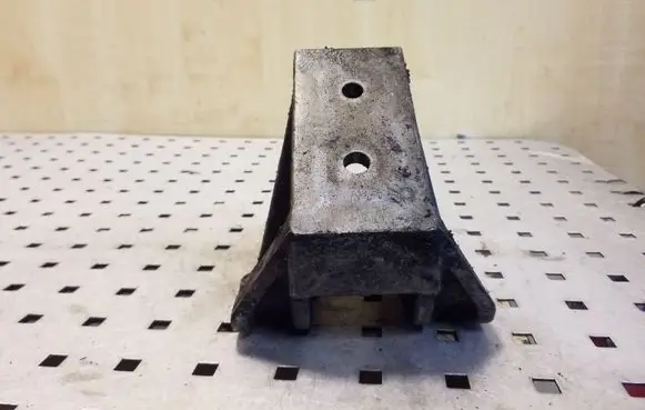 Opel Frontera B Engine mounting bracket