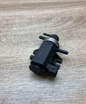 Volkswagen PASSAT B5 Turbo solenoid valve 1H0906627