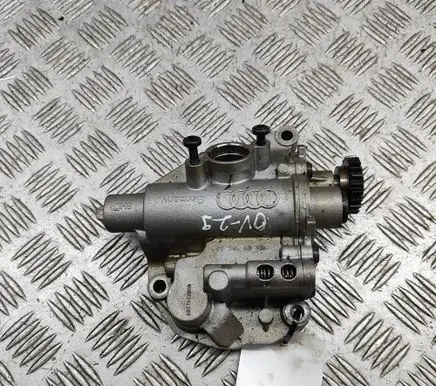 Volkswagen PASSAT B7 Oil pump 06H115105AF