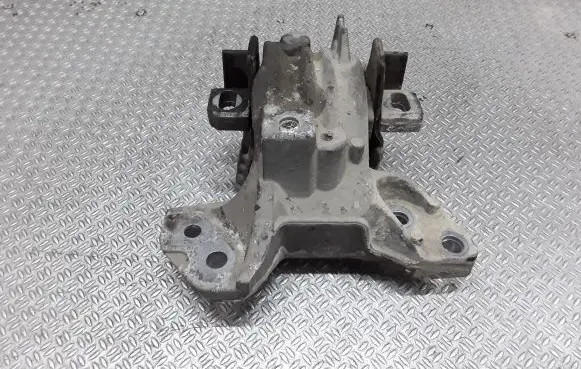 Peugeot 407 Engine mount bracket