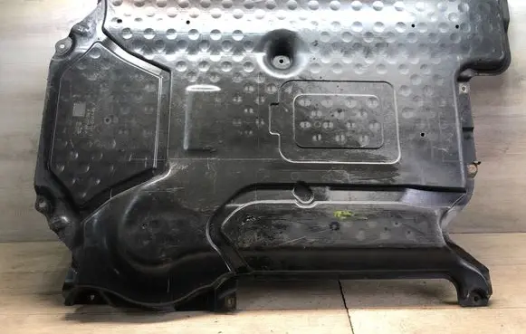 Mercedes-Benz C W204 Engine splash shield/under tray A2045203323