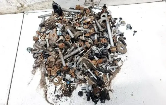 Seat Exeo (3R) Nuts/bolts 
