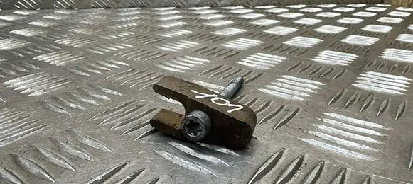 Mercedes-Benz E W212 Fuel Injector clamp holder 
