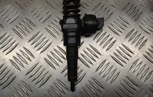 Volkswagen Golf Plus Fuel injector 038130073AG 0414720215