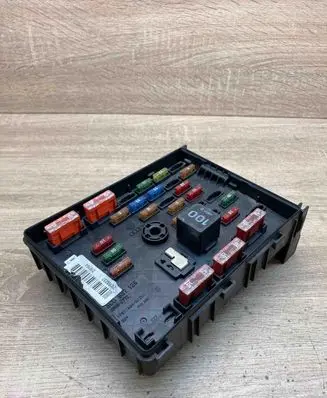 Volkswagen PASSAT B6 Fuse module 3C0937125