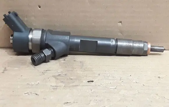Suzuki Grand Vitara II Fuel injector 8200389369 0445110230