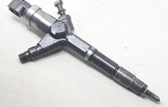 Nissan Primera Fuel injector 16600AU600