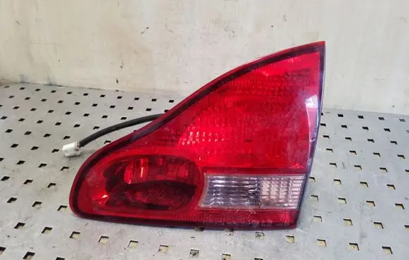 Toyota Avensis Verso Tailgate rear/tail lights