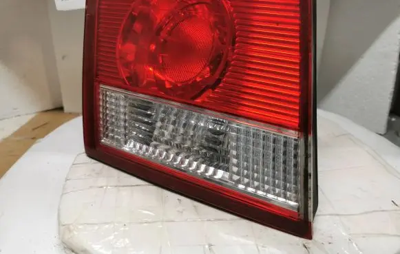 KIA Carens I Rear/tail lights