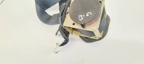 Mazda 3 I Rear seatbelt
