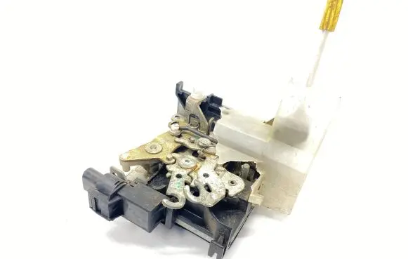 Audi A3 S3 8L Front door lock 8l0173b