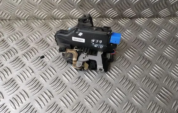 Volkswagen Golf Plus Rear door lock 7L0839016