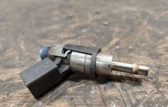 Audi A3 S3 8P Fuel injector 06D133036D