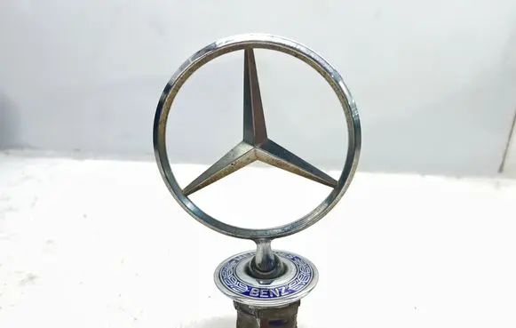 Mercedes-Benz E W211 Manufacturer badge logo/emblem