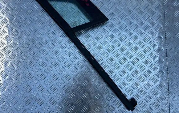 Renault Captur Front door window glass four-door