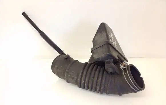 Mitsubishi Grandis Air intake hose/pipe MN110905