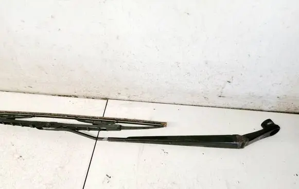 Jeep Grand Cherokee (WK) Front wiper blade arm