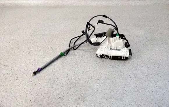 Mercedes-Benz SLK R172 Front door lock A1727600940