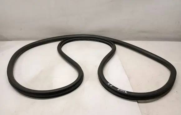 Peugeot 3008 II Front door rubber seal 9811537480