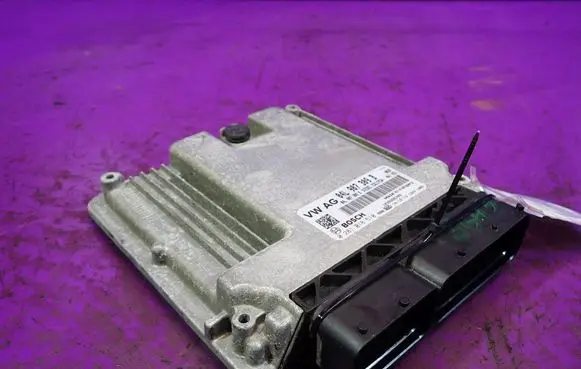 Volkswagen Golf VII Engine control unit/module ECU 