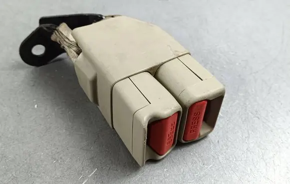 Subaru Outback (BT) Rear seatbelt buckle 