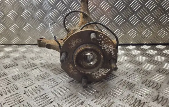 Mitsubishi Colt Front wheel hub