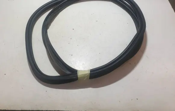 Volvo XC60 Loading door rubber seal (on body) 