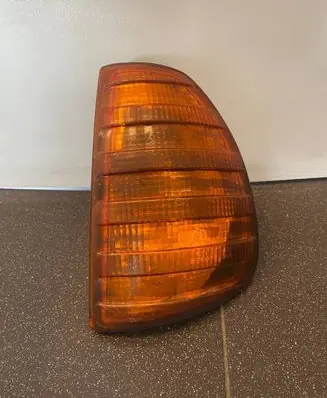 Mercedes-Benz 200 300 W123 Front indicator light 32739R6