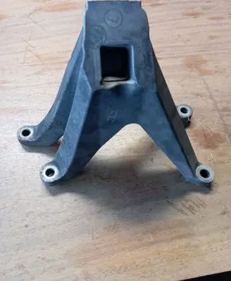 BMW M5 F90 Engine mount bracket 22117853647