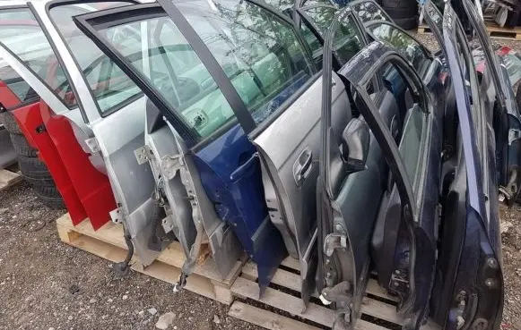 Mazda 323 F Front door pilkos