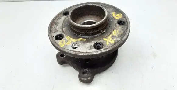 Volvo XC70 Rear wheel hub 
