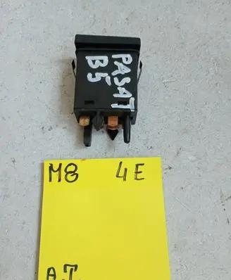 Volkswagen PASSAT B5 Windscreen/window heater switch 3B0959621C